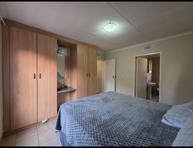 3 BEDROOM FREESTANDING FOR SALE IN THATCH HILL ESTATE